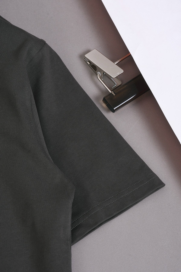 ブランドTシャツ側面デザイン